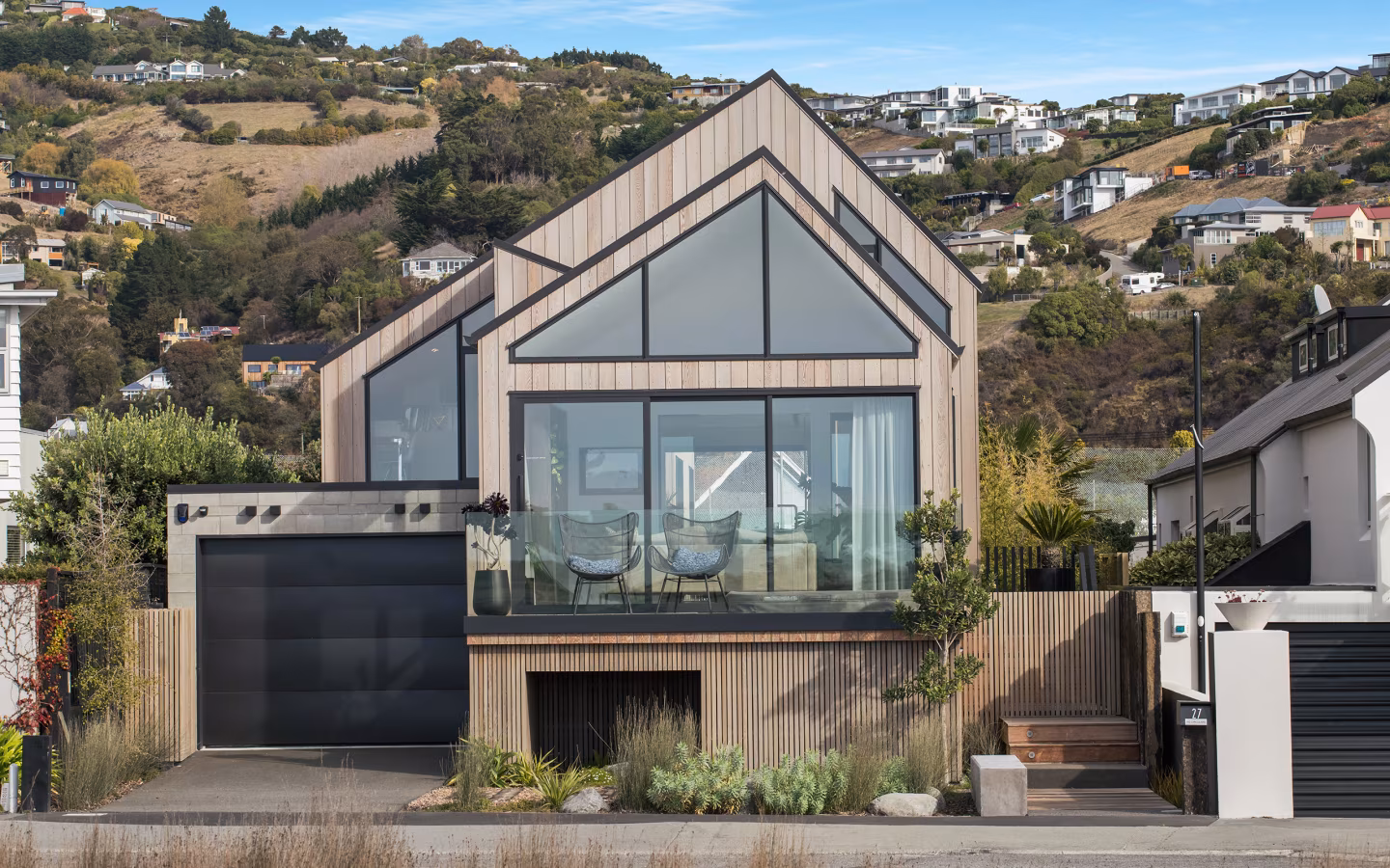<img alt="Beachville, Redcliffs, Christhurch" src="/images/d/o/n/-/r/don-roy-site-architecture-moncks-bay-street-front-on-daytime-ff994473.webp?description" width="2560" height="1707" />