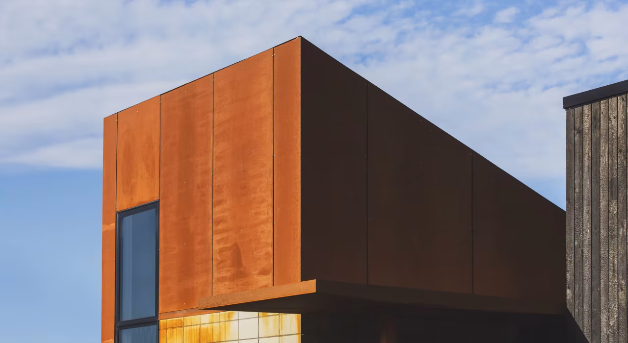 <img alt="Close view of Drayton's corten steel volume against a wide blue sky, Mt Pleasant, Christchurch." src="/images/s/i/t/e/-/site-architecture-drayton-drive2-f5a824e1.webp" width="2560" height="1706" />