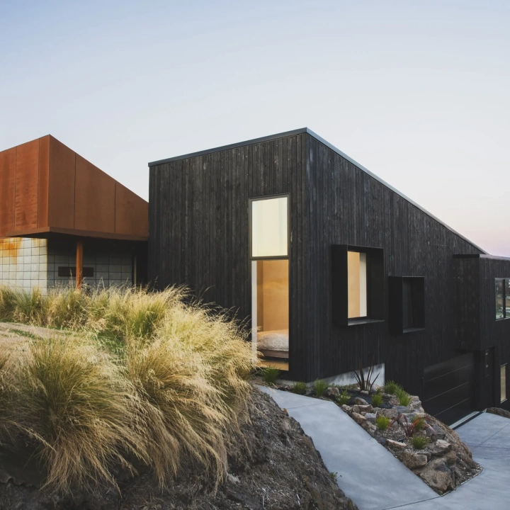 <img title="Drayton" alt="Drayton - Mt Pleasant home with corten steel and dark timber forms, Christchurch" src="/images/s/i/t/e/-/site-architecture-drayton-drive8-b296cf22.webp?description" width="2560" height="1706" />